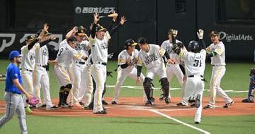 ソフトバンク日本一王手！正木智也が人生初サヨナラ弾「思い切り振るだけ」史上初第1戦から3戦連続延長戦制して3連勝 牧原大が敗戦目前に同点適時打