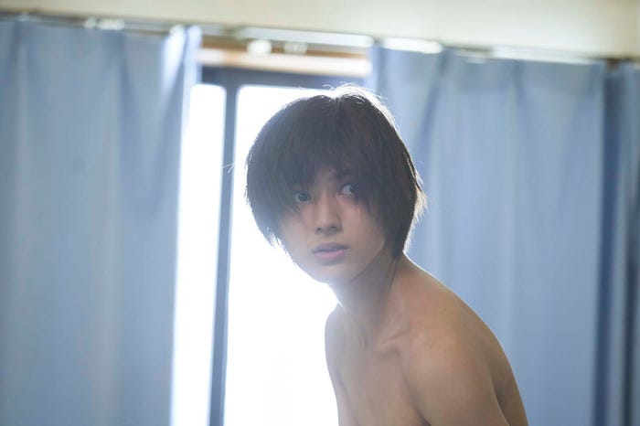 荒木飛羽 「少年のアビス」3話より(C)峰浪りょう・集英社/「少年のアビス」製作委員会・MBS