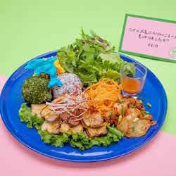 イルカとサムギョプサルプレート_CHENLE税込1,980円(C)SM ENTERTAINMENT JAPAN INC.