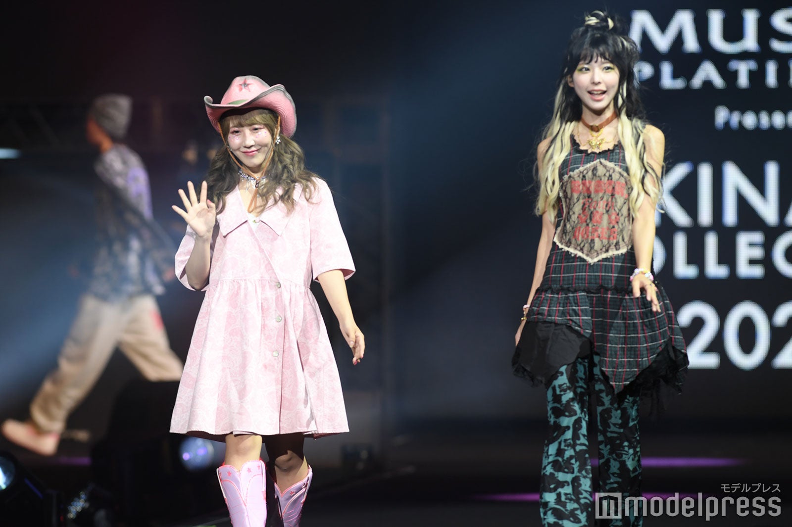 かすみん、ごみちゃん（C）モデルプレス