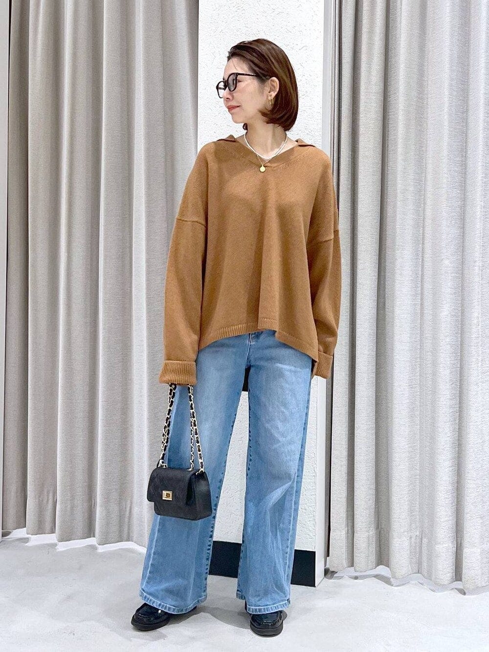 ワイドとストレートの中間シルエットはどんなアイテムにも合わせやすい　出典：WEAR