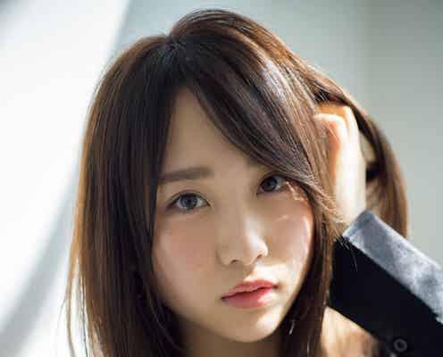 AKB48高橋朱里、美谷間ちらり アンニュイな表情で一網打尽