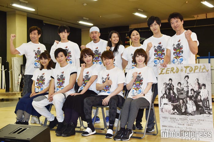 地球ゴージャスプロデュース公演Vol.15「ZEROTOPIA」公開稽古(下段左から)宮澤佐江、新田真剣佑、柚希礼音、西川貴教、花澤香菜(上段左から)岸谷五朗、植原卓也、大村俊介(SHUN)、藤林美沙、原田薫、水田航生、寺脇康文(C)モデルプレス