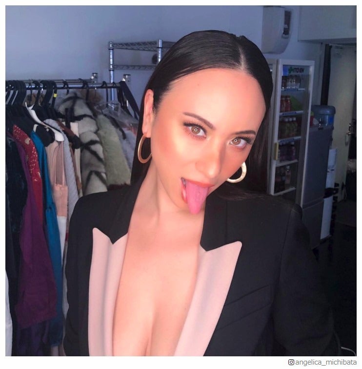 道端アンジェリカ、美谷間あわらなSEXYショットに「色っぽい」「綺麗」と反響