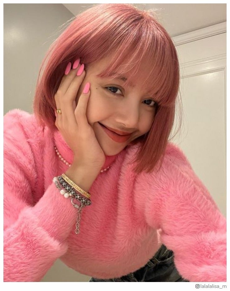 BLACKPINKリサ、華やか“ピンクボブ”に大胆イメチェン 世界中から熱視線