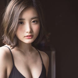 「劇団4ドル50セント」安倍乙、くっきり谷間のセクシーショット
