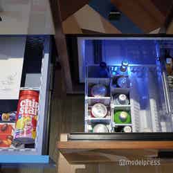 スイートルーム宿泊者は写真右のアルコール類も無料(※アップグレード、グループ利用は対象外)/ホテルインディゴ箱根強羅(C)モデルプレス