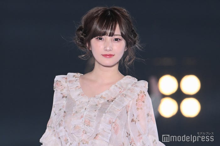 イメチェン前のかす(C)モデルプレス