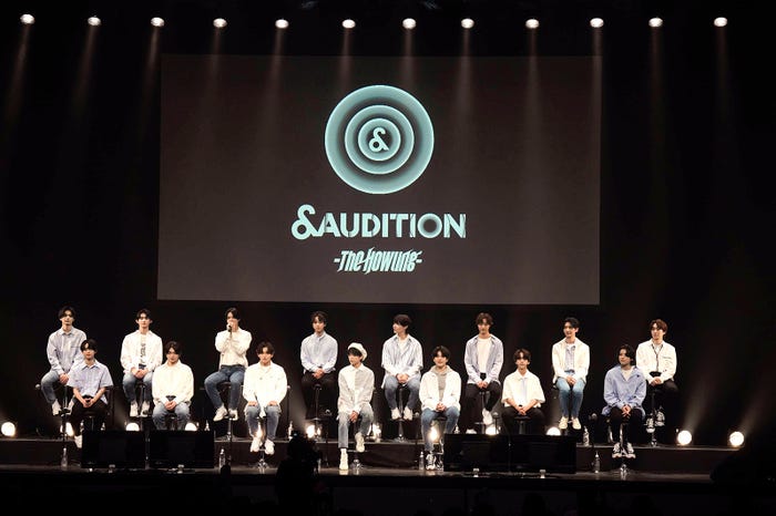 (後列)HIKARU、JO、K、TAKI、NICHOLAS、EJ、JUNWON、FUMA(前列)YEJUN、HAYATE、GAKU、HARUA、MAKI、MINHYUNG、YUMA「&AUDITION - The Howling - サプライズファンイベント」第2部(C)HYBE LABELS JAPAN