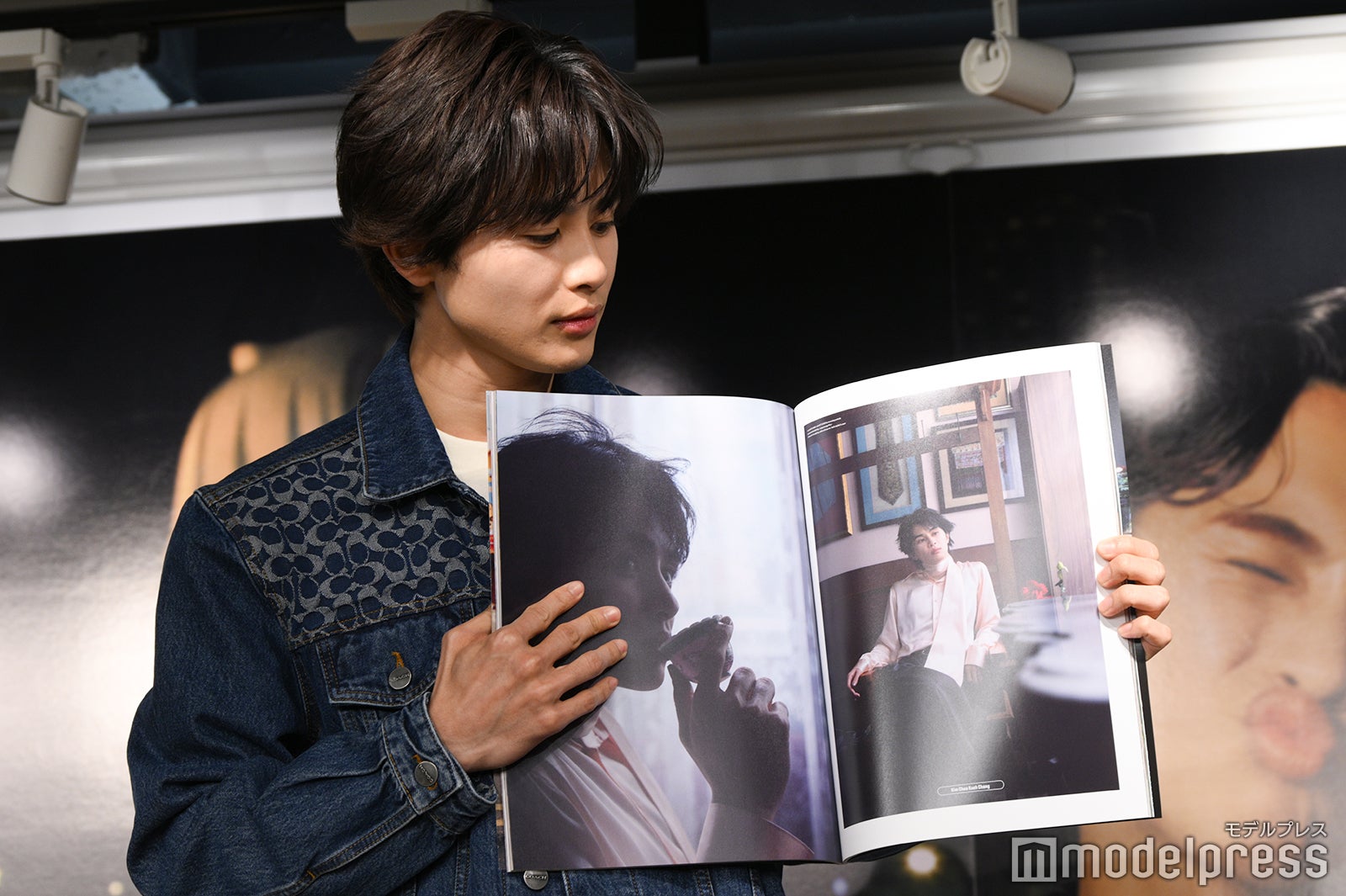 右のページがお気に入り・草川拓弥（C）モデルプレス