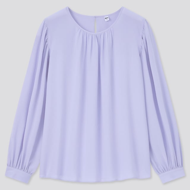 くすみブルーのギャザーブラウス