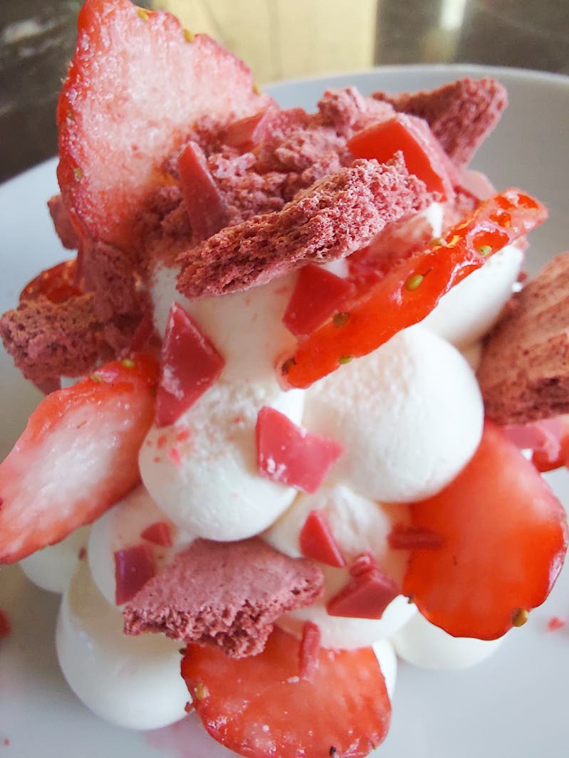 「苺のバシュラングラッセ」/「Galaxy A51 5G」マクロカメラで撮影