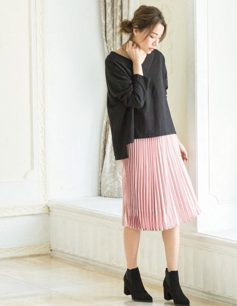 サテンプリーツスカート「Re:EDIT by GALSTAR」5,775円(税込)/画像提供:Re:EDIT by GALSTAR