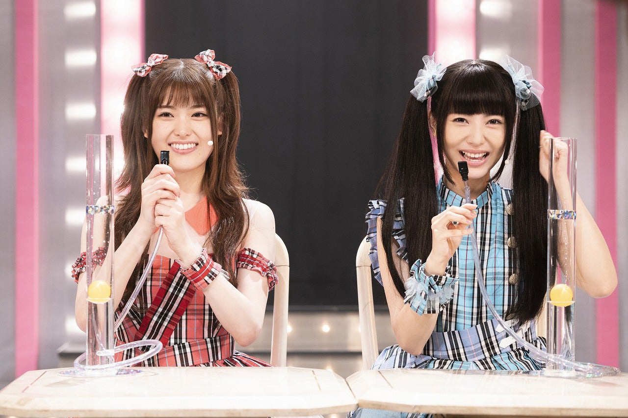 浜辺美波＆松村沙友理（C）2019 河本ほむら・尚村透／SQUARE ENIX・ドラマ「賭ケグルイ2」製作委員会・MBS