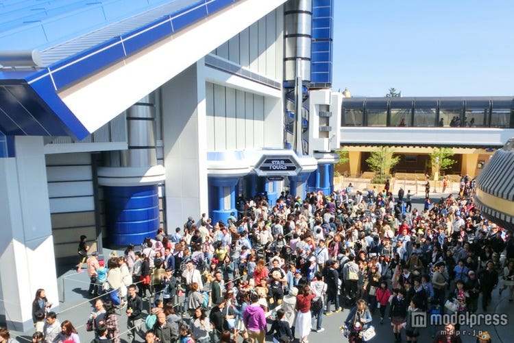 ディズニーランド新アトラクション 約240分待ちの大行列 グランドオープン初日 モデルプレス ディズニーランド新アトラクション 約240分待ちの大行列 グランドオープン初日 モデルプレス