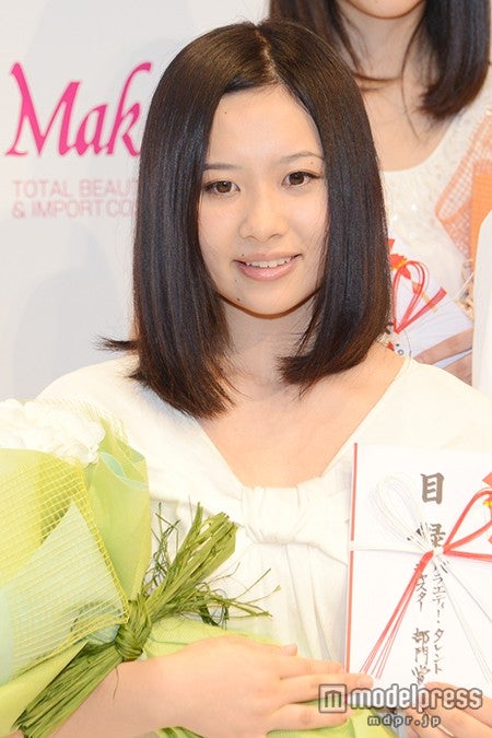 綾野剛狂愛 ネタの大松絵美が 怖おもしろい と話題 テーマパークの ベテランと新人の違い も反響 モデルプレス