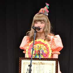 スピーチを行うきゃりーぱみゅぱみゅ