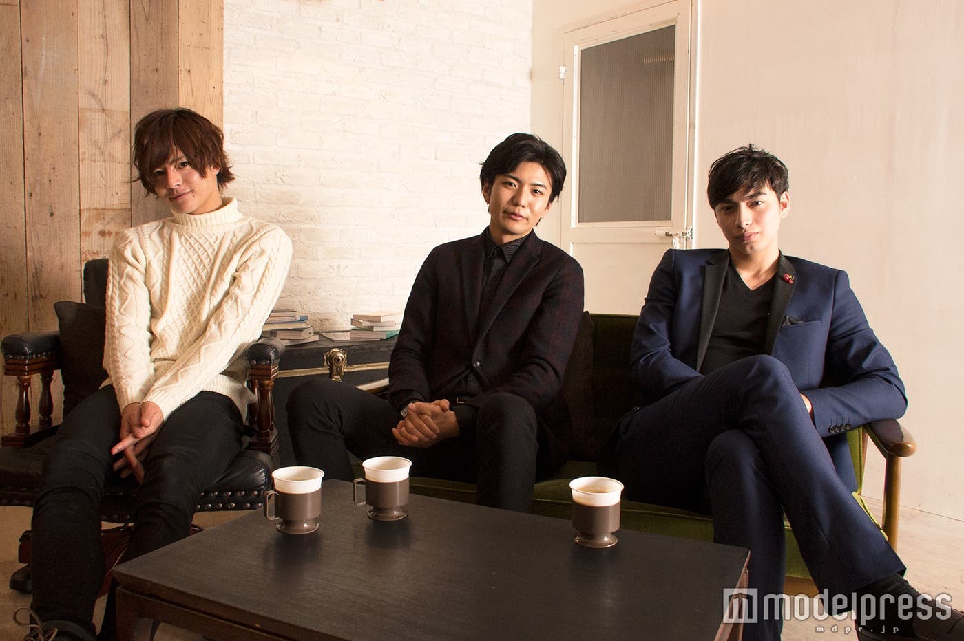 (左から)鈴木勤、山里薫、山ノ内ジャン(C)モデルプレス