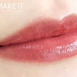 くすみやすい夏の唇でもリップ本来の鮮やかな発色を実現 (C)メイクイット