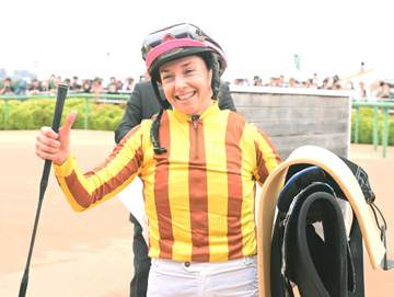ミシェルが笑顔全開 短期免許で初勝利→連勝「ホッとした。泣きそう」JRAでは約7年ぶり2勝目
