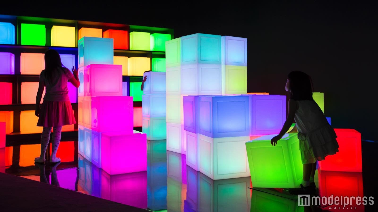 メディアブロックチェア／画像提供：チームラボ