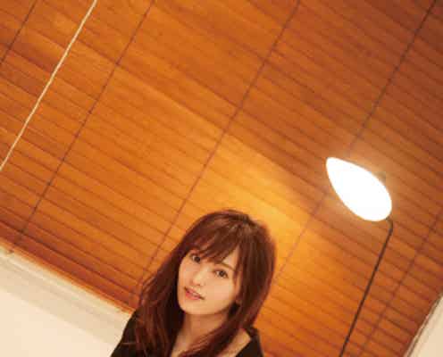 NMB48山本彩、ベッドの上で美バストチラリ&美脚を披露 パジャマ姿にうっとり