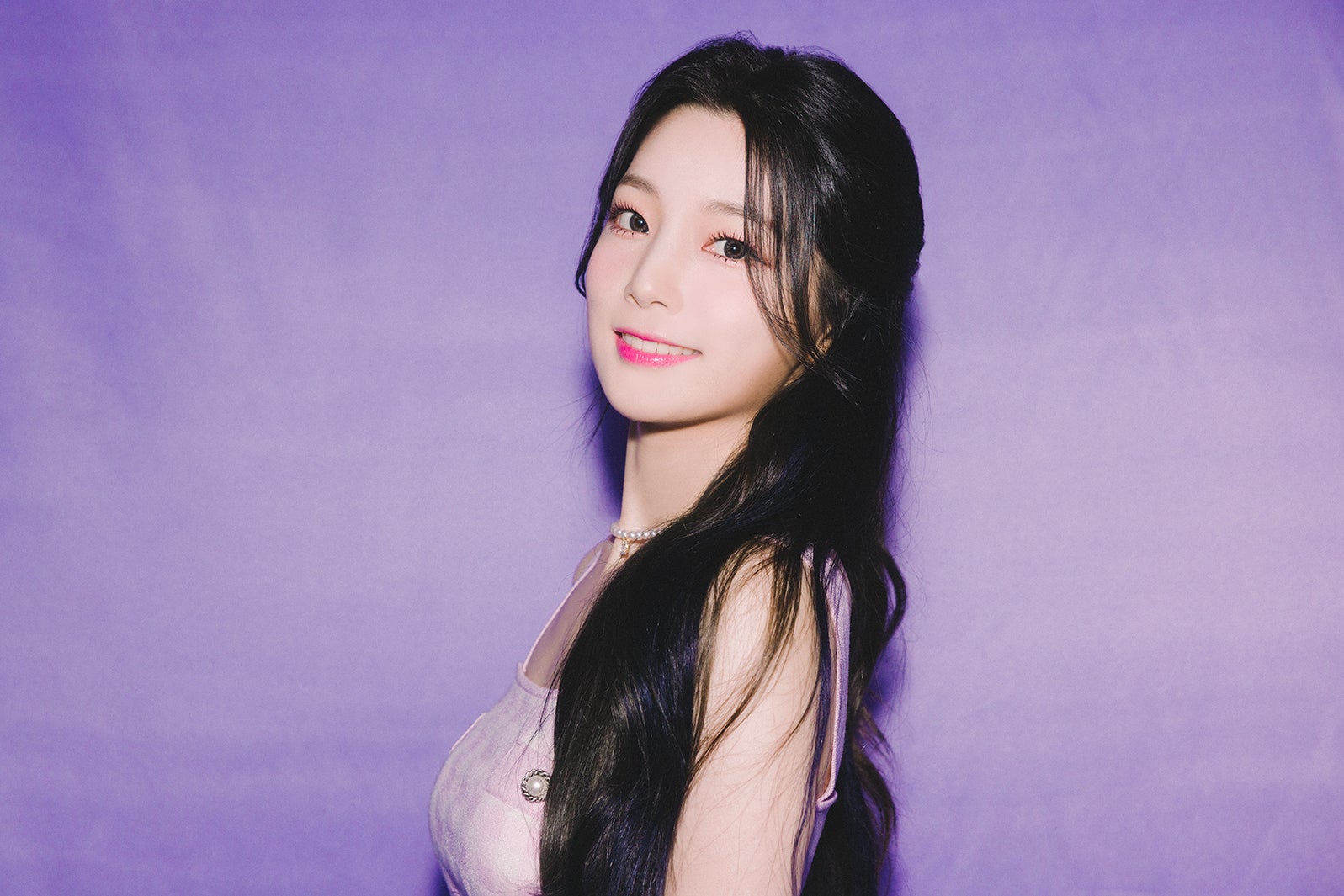 YeonHee（ヨンヒ）（C）2021 Woollim Entertainment Co., Ltd. / YOSHIMOTO KOGYO CO., LTD