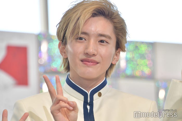 人生初の金髪にした後マネージャーも金髪にしたという道枝駿佑(C)モデルプレス