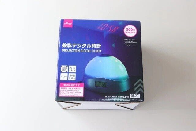 ダイソー 投影デジタル時計 ダイソーの投影デジタル時計のパッケージ