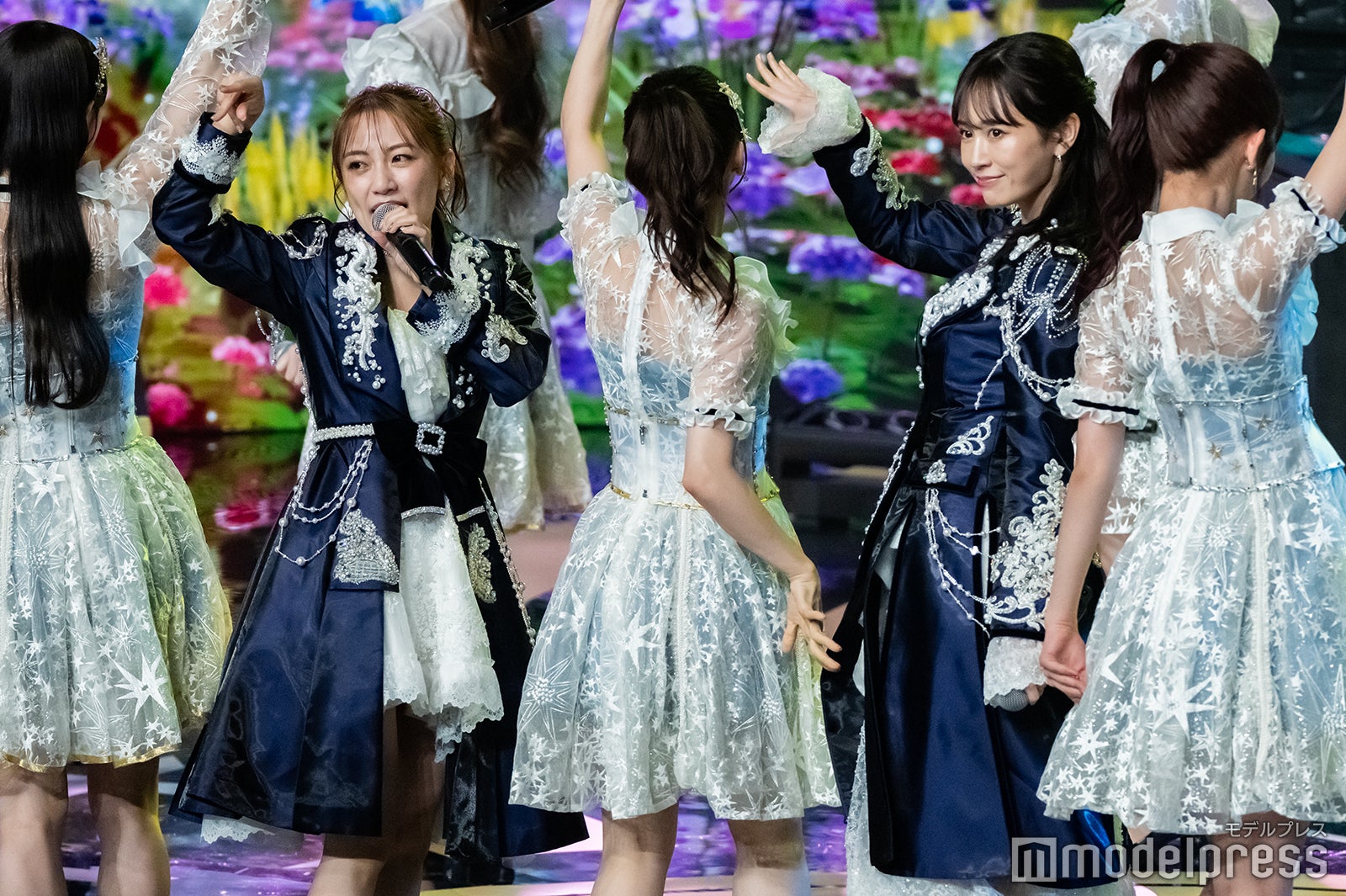 高橋みなみ、前田敦子（C）モデルプレス