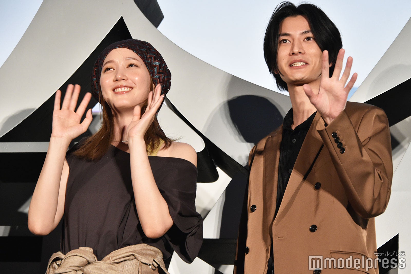 本田翼、渡邊圭祐（C）モデルプレス