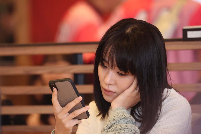 奈緒「あなたがしてくれなくても」第7話より(C)フジテレビ