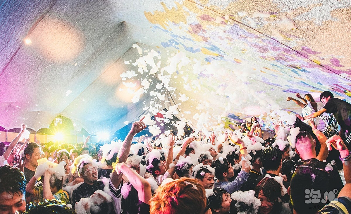 過去の泡パ／画像提供：アフロ＆コー