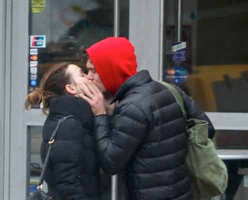 レイトン・ミースターとアダム・ブロディの新婚ラブラブ写真