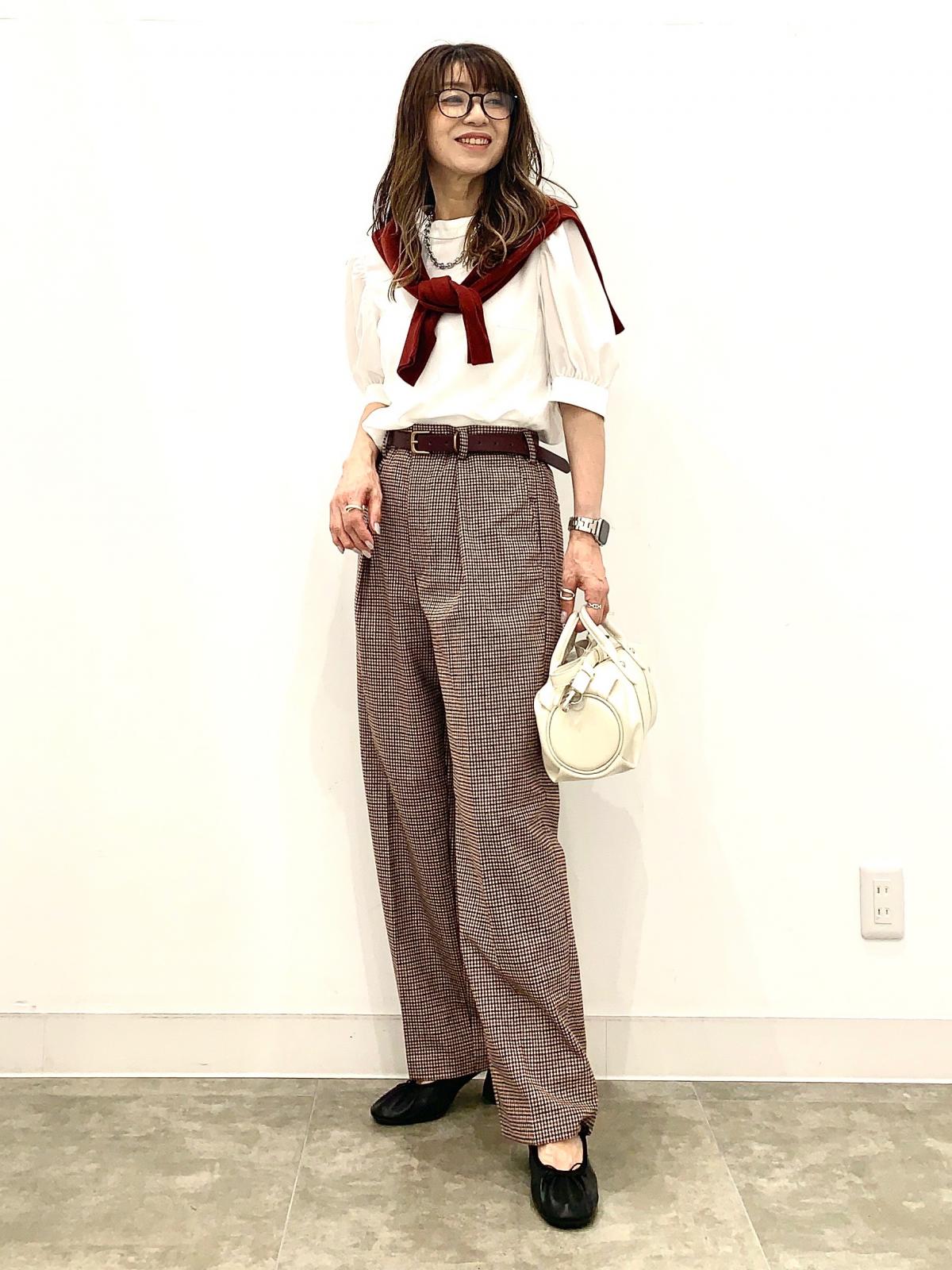 チェック柄のパンツと合わせてクラシックな雰囲気に 出典:StyleHint