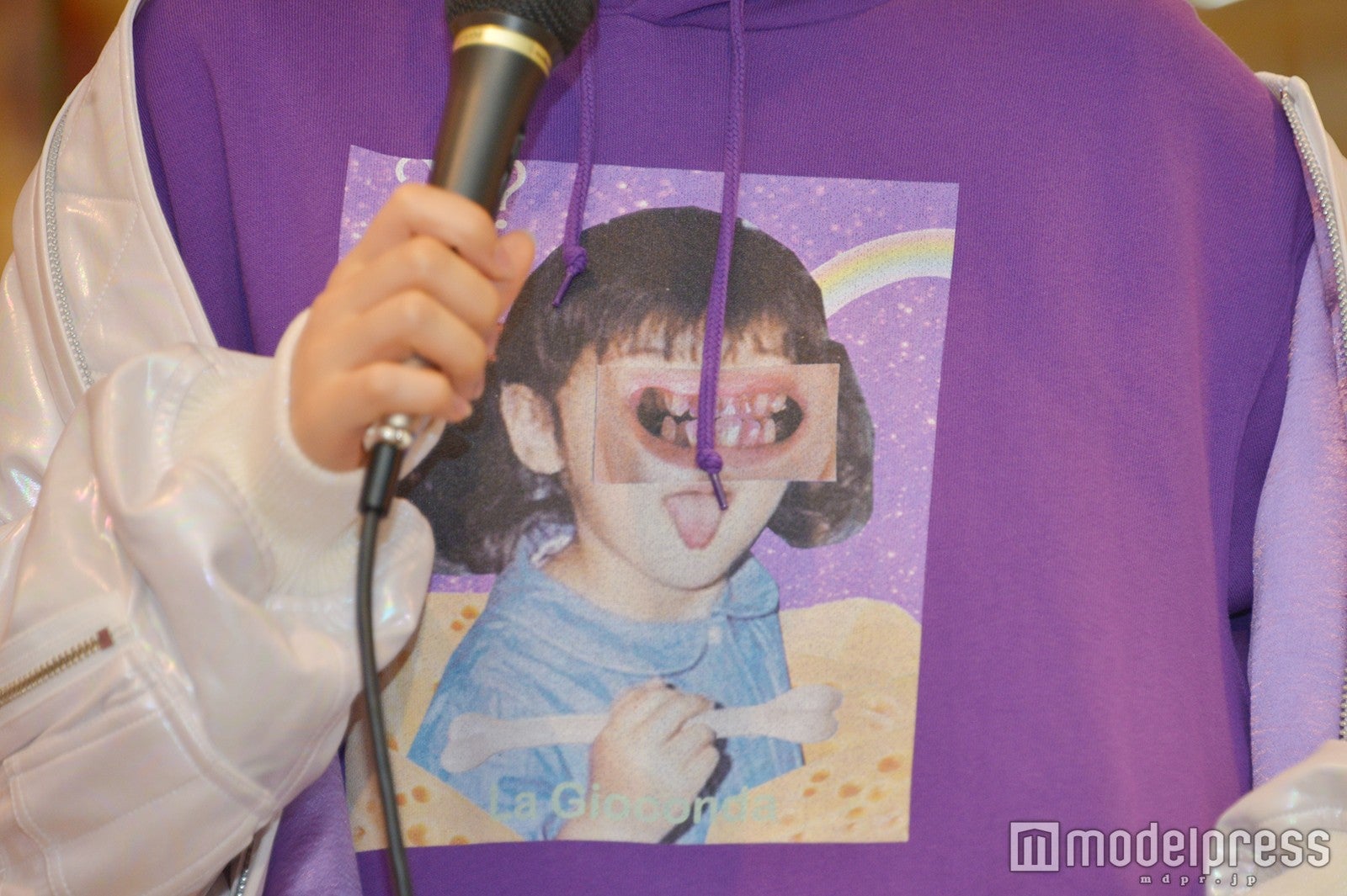 仲里依紗、3歳の時の写真でデザイン （C）モデルプレス