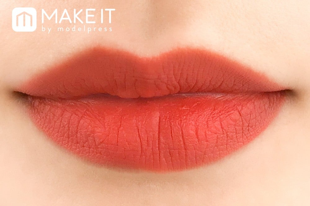 ルージュ アンリミテッド アンプリファイド マット／AM OR 586使用 (C)メイクイット