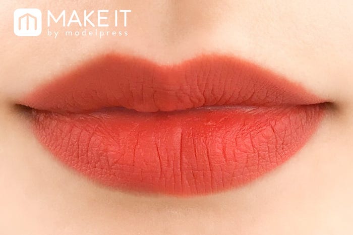 ルージュ アンリミテッド アンプリファイド マット/AM OR 586使用 (C)メイクイット