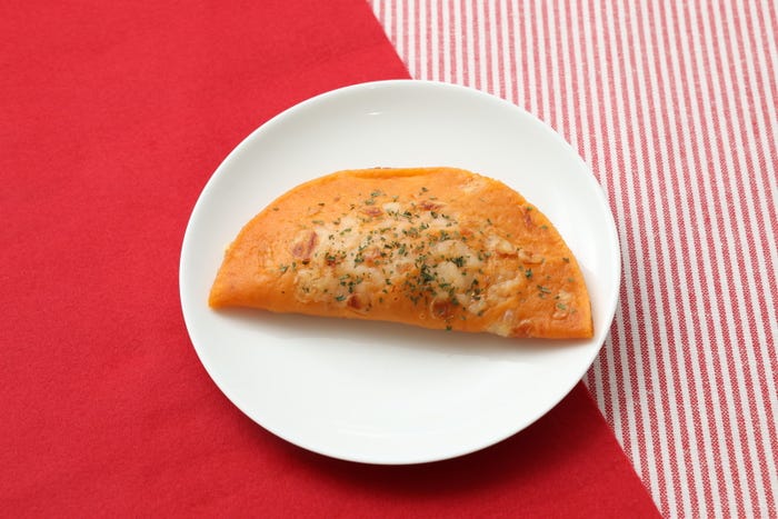 【イタリアンカフェ】もちもち食感ナポリパン(ナポリタン入り)215円(税込232.20円)(提供写真)