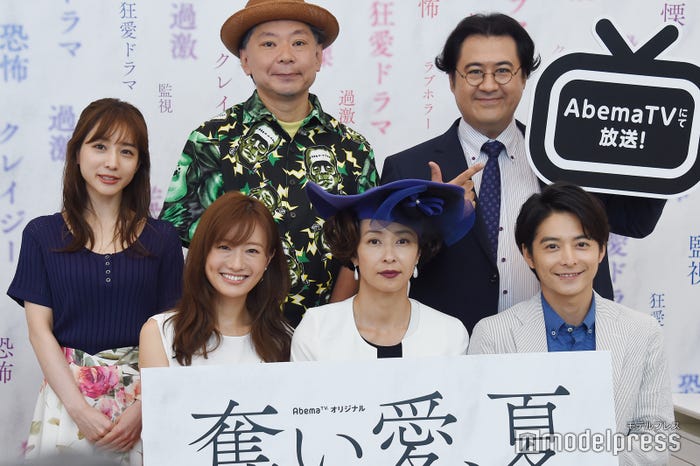 囲み取材の様子 (C)モデルプレス