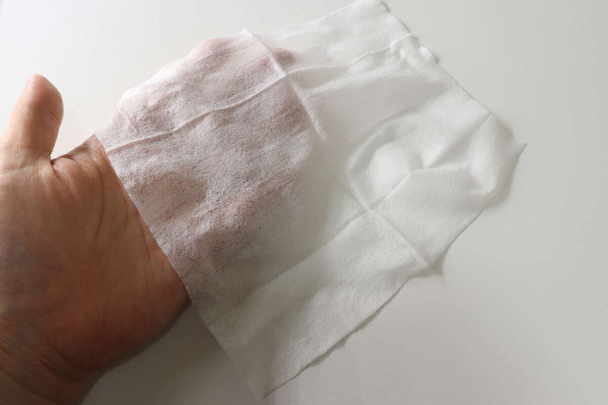 ダイソー　＆．メイクブラシクリーナーシート（30枚）　サイズ感