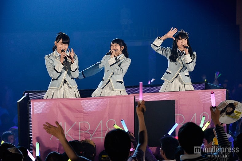 長崎県・長崎ブリックホールで公演を行ったAKB48ヤングメンバー（C)AKS
