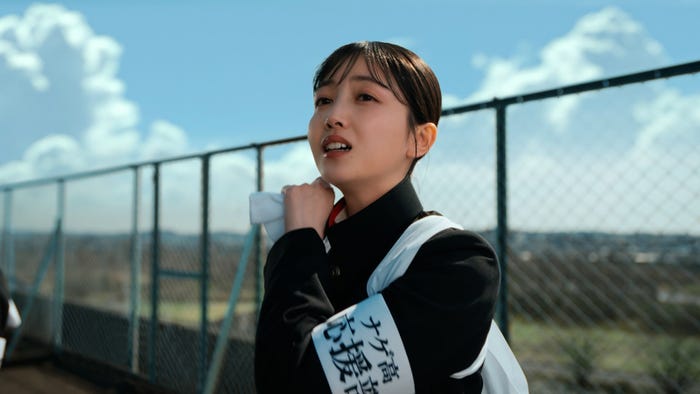 久保史緒里/テレビCMスパイシーチキンマックナゲット 「応援って意味ありますか?」篇より(提供写真)