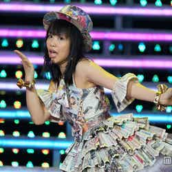 ソロデビュー曲「マツムラブ!」を初披露した松村香織/「AKB48 2013 真夏のドームツアー~まだまだ、やらなきゃいけないことがある~」ナゴヤドーム公演初日より(C)AKS