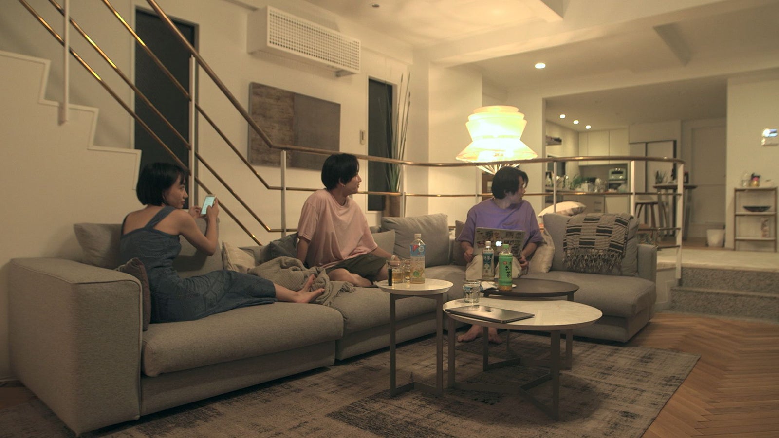 香織、流佳、翔平「TERRACE HOUSE TOKYO 2019-2020」15th WEEK（C）フジテレビ／イースト・エンタテインメント