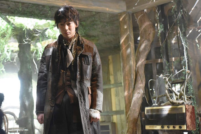 綾野剛/日曜ドラマ「フランケンシュタインの恋」より(C)日本テレビ