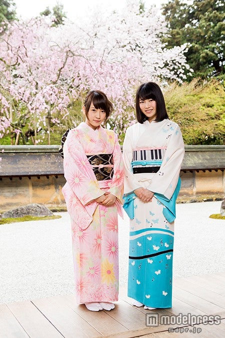 真面目な話も少ししたと言う龍安寺/(左から)川栄李奈、横山由依(C)関西テレビ放送