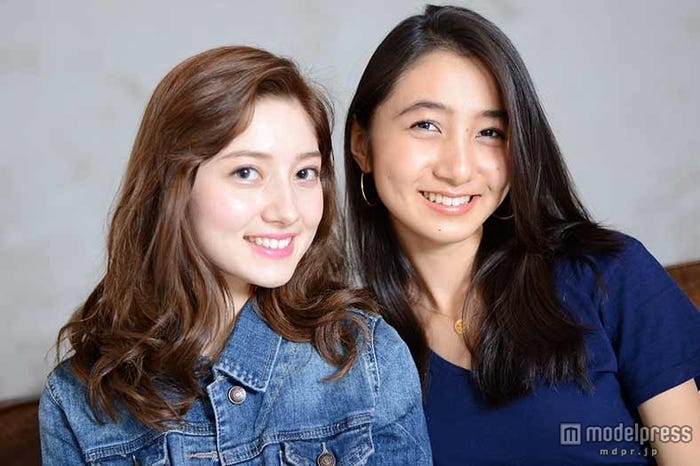 (左から)特別賞のティファニー春香、近藤カコ