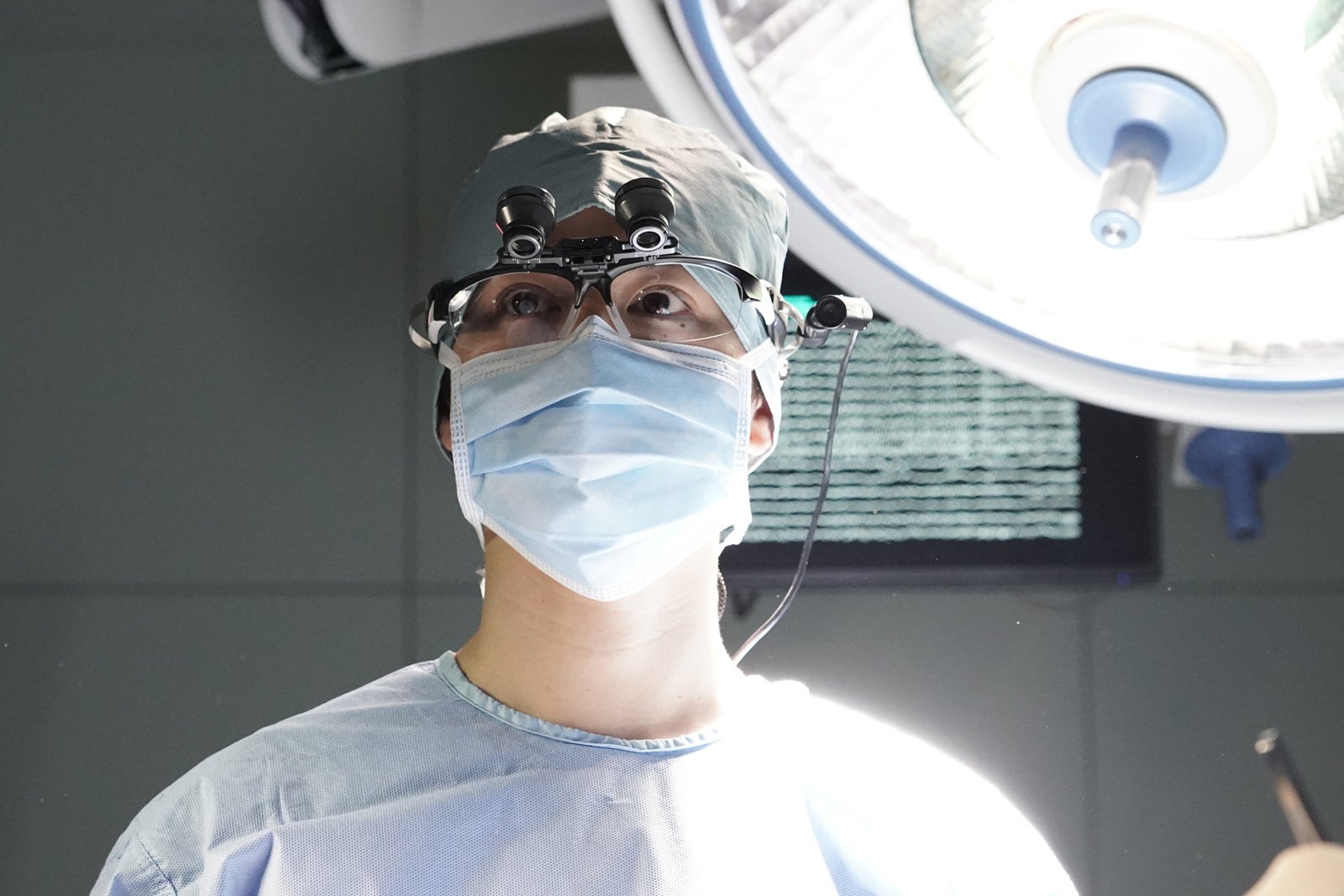 瀬戸康史「院内警察」第1話より（C）フジテレビ／共同テレビ