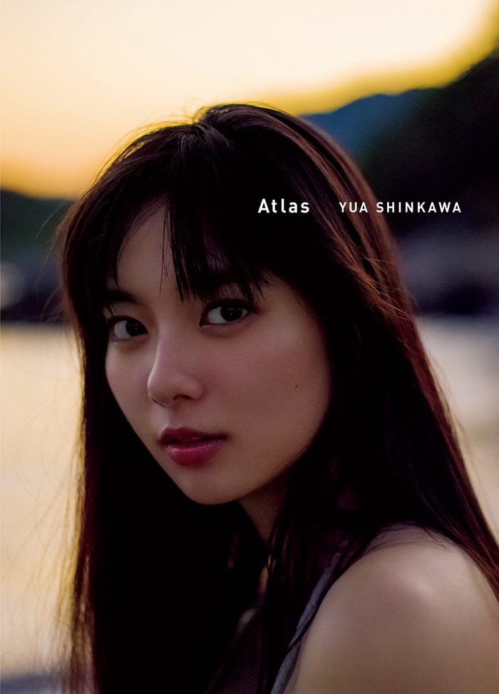新川優愛セカンド写真集『ATLAS』表紙(撮影:遠藤優貴/発売元:ワニブックス)